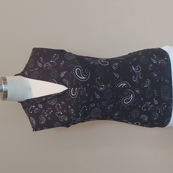 GRACE black & white sleeveless top - Picture 1 of 6